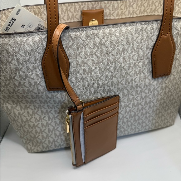 Michael Kors Charlie Tote W Zip case NWT - Picture 8 of 10